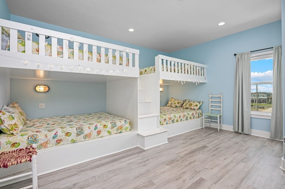 Oceanfront Manor 4 Bedroom Home
