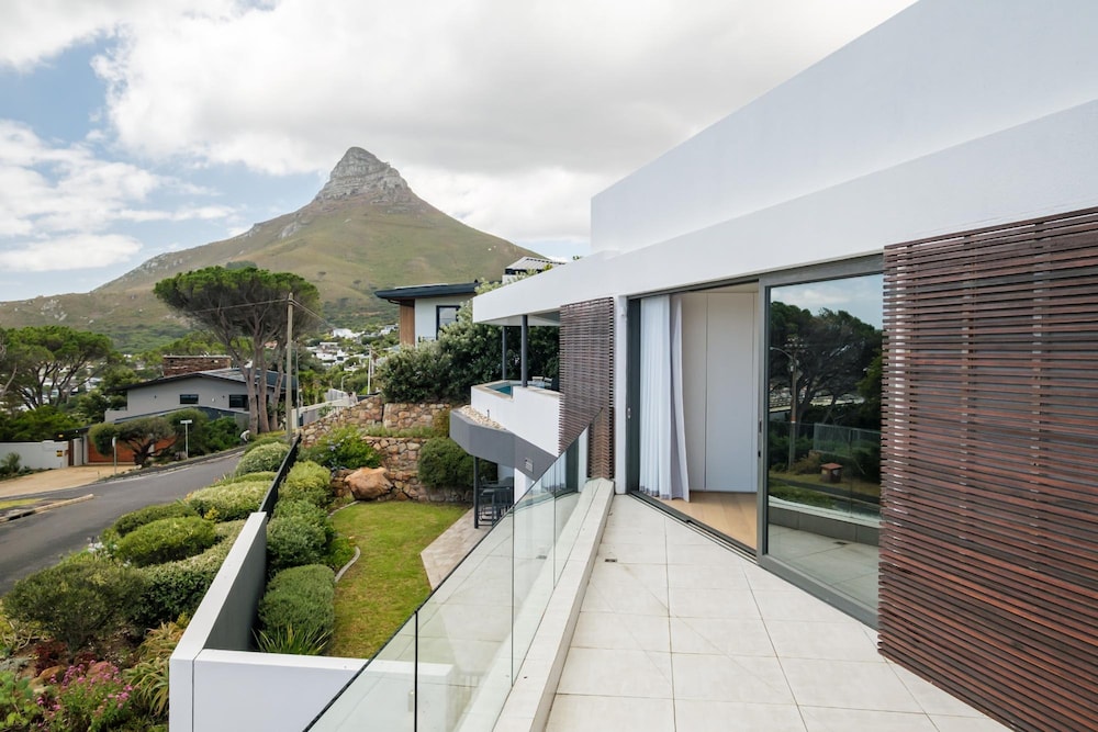 4BR Camps Bay Villa w Pool and Garden Casa Meya