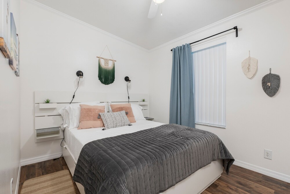 Bright 4BR Home Near Beach Historic Downtown