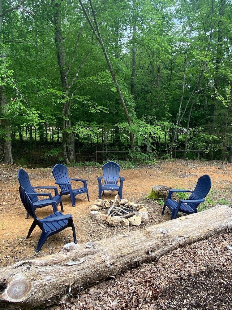 Hollowbranch Hideaway