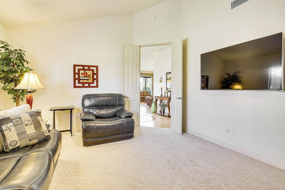 Community Pools & Golf Views: Palm Desert Condo!