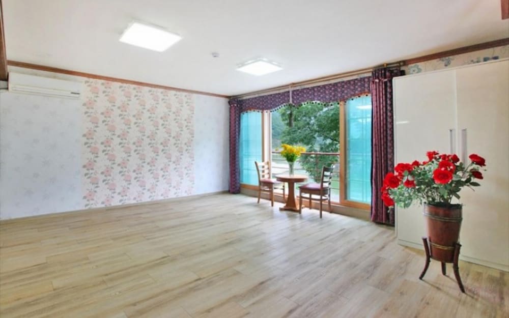 Donggang Village Caravan Pension view 2