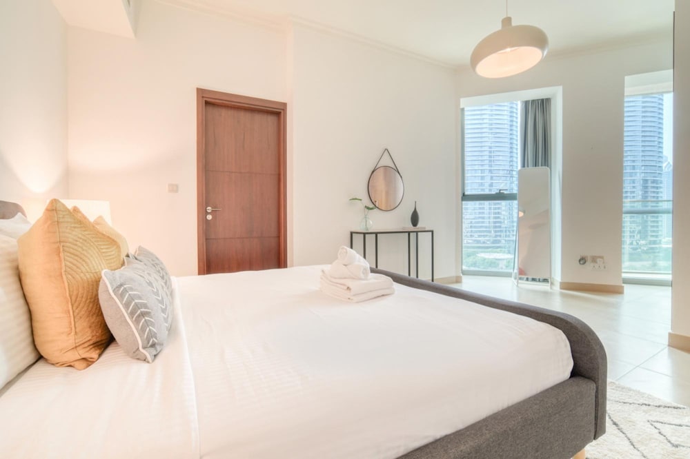 Trendy 2BR Downtown Apt Steps From Burj Khalifa