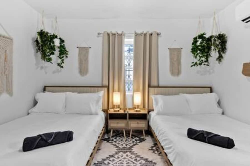 1834 SW 27th Ave 2 Vibrant Miami Getaway 2 Beds Near Beach Port