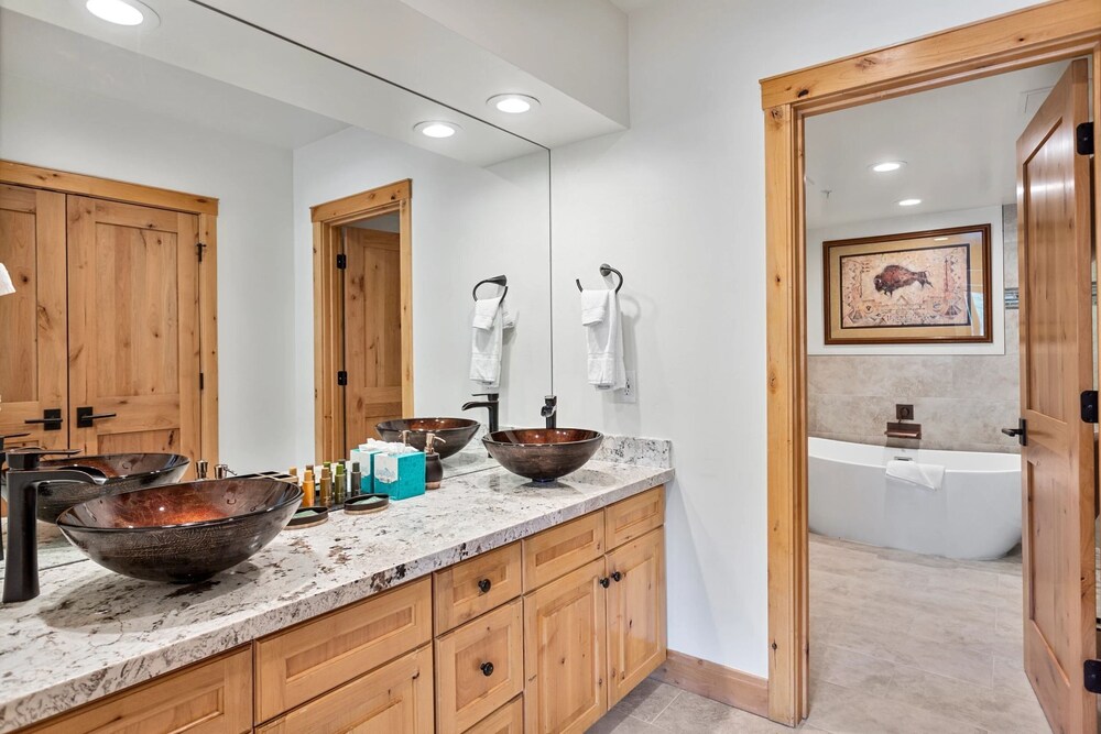 Trail's End Lodge at Deer Valley Resort - One Bedroom Residence with Spa #205 1 Condo
