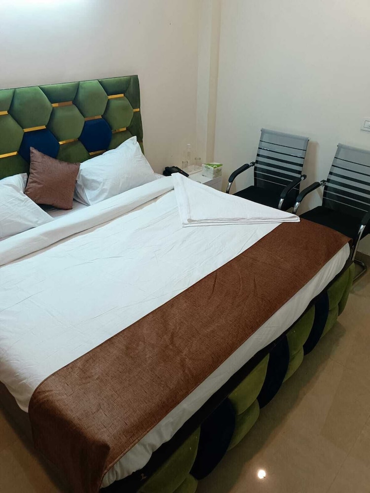 Soooper Hotel