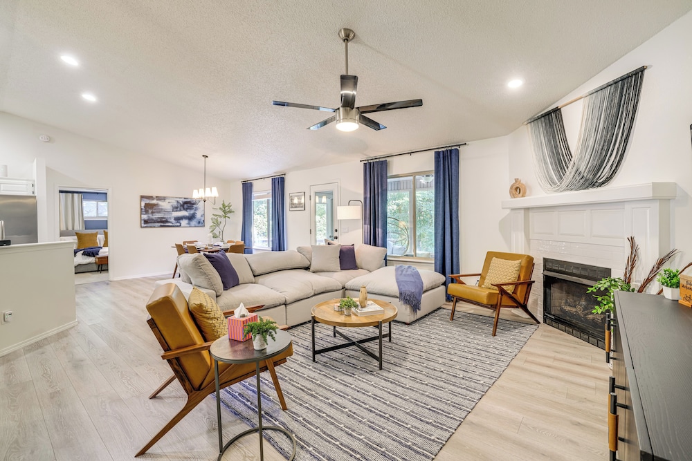 Bike, Golf, Swim: Modern Bella Vista Home w/ Deck!