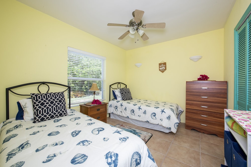 Key Lime Cottage 2 Bedroom Home view 4