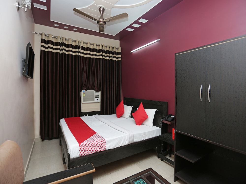 OYO 13388 Hotel Virgo