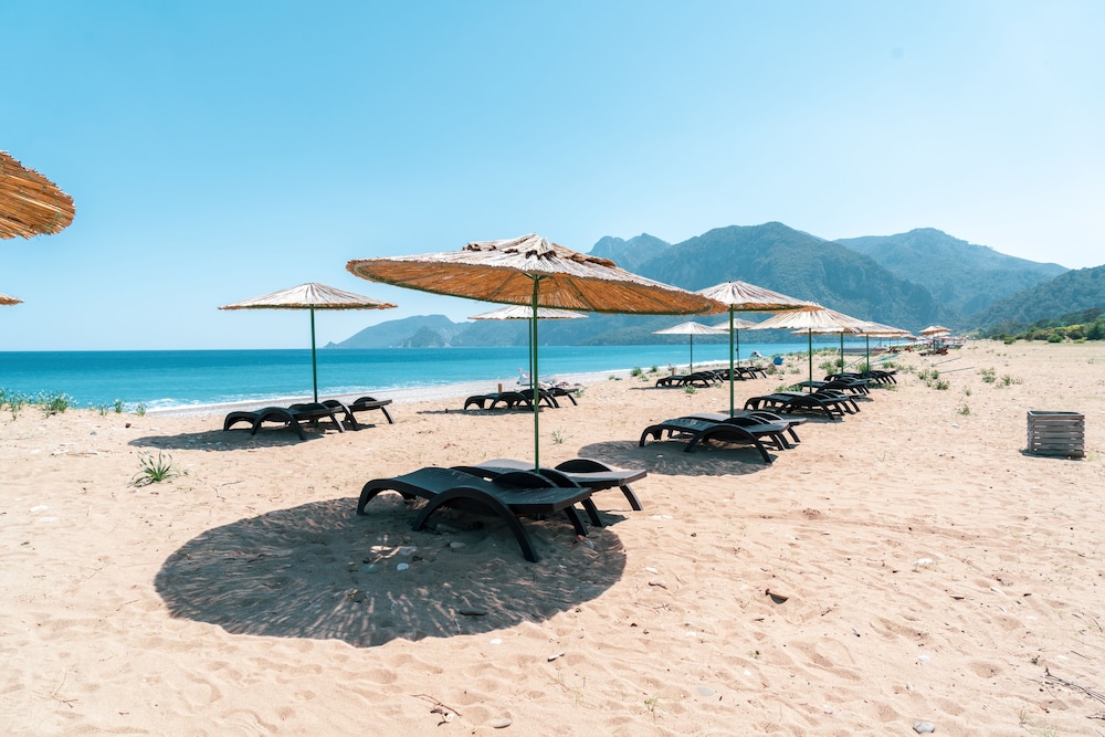 Etenna Beach Bungalows - Image 39
