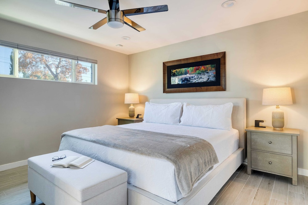 Near Camelback Mtn, Old Town, Trails, Golf + Spas w/ Pool, Hot Tub Camelback Casa by Avantstay