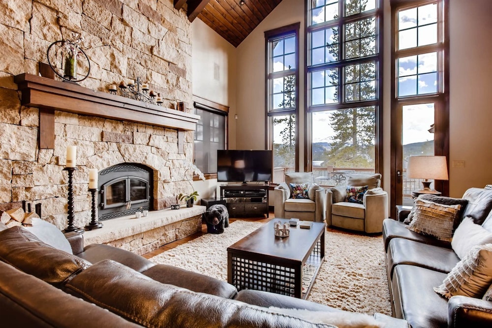 Breck_snowy_point_chalet