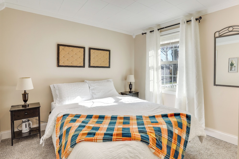 Quiet Home Base in the Heart of Boardman!
