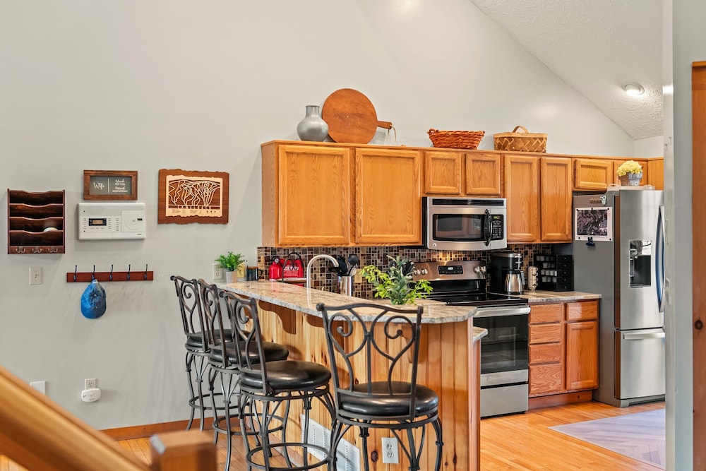 Mountain Escape With Game Room Balcony Stunning Views in the Poconos Christina