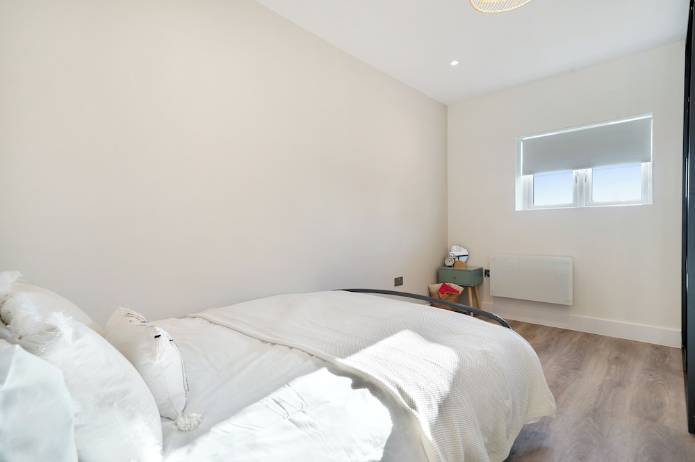 105A Beechwood Grove Flat