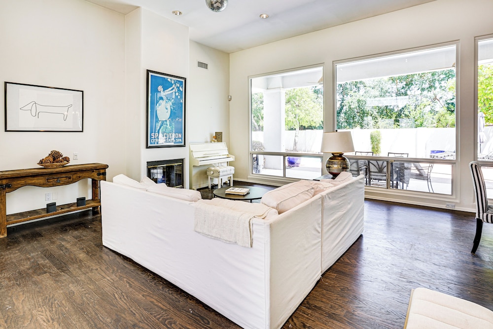 Dog Friendly! Modernist Oasis in North Scottsdale