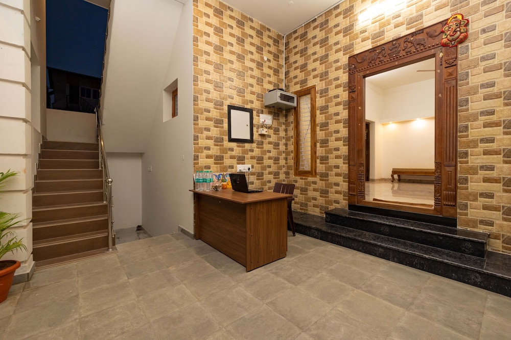 Lobby & Reception