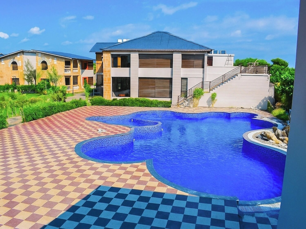 Amaris Greens Resort
