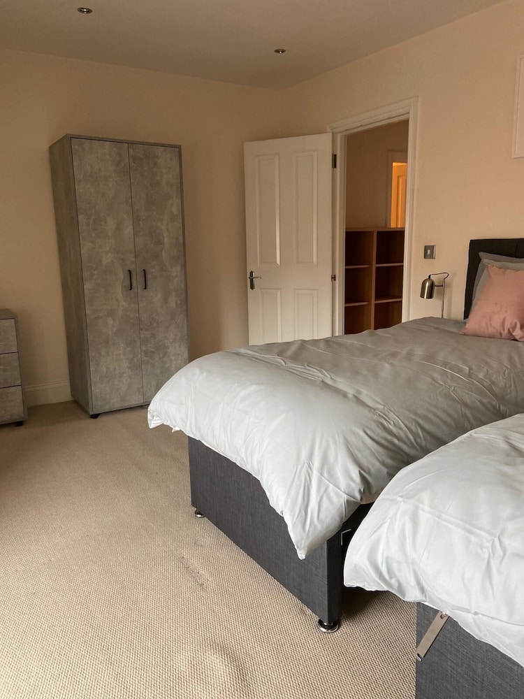 Monthly, Short, Stays 2-bed Apartment in Reading view 2
