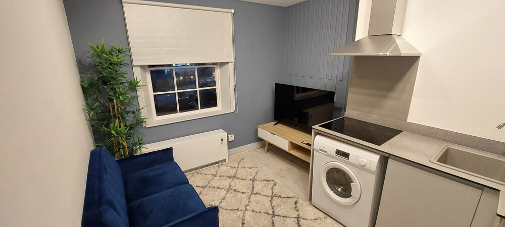 1 Bdr Modern Living in The Old Bank Hse