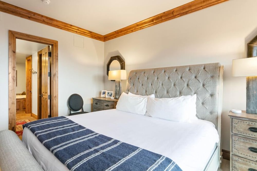 Grand Lodge - 3 Bedroom Deluxe #407 - Ski-in/out 3 Condo
