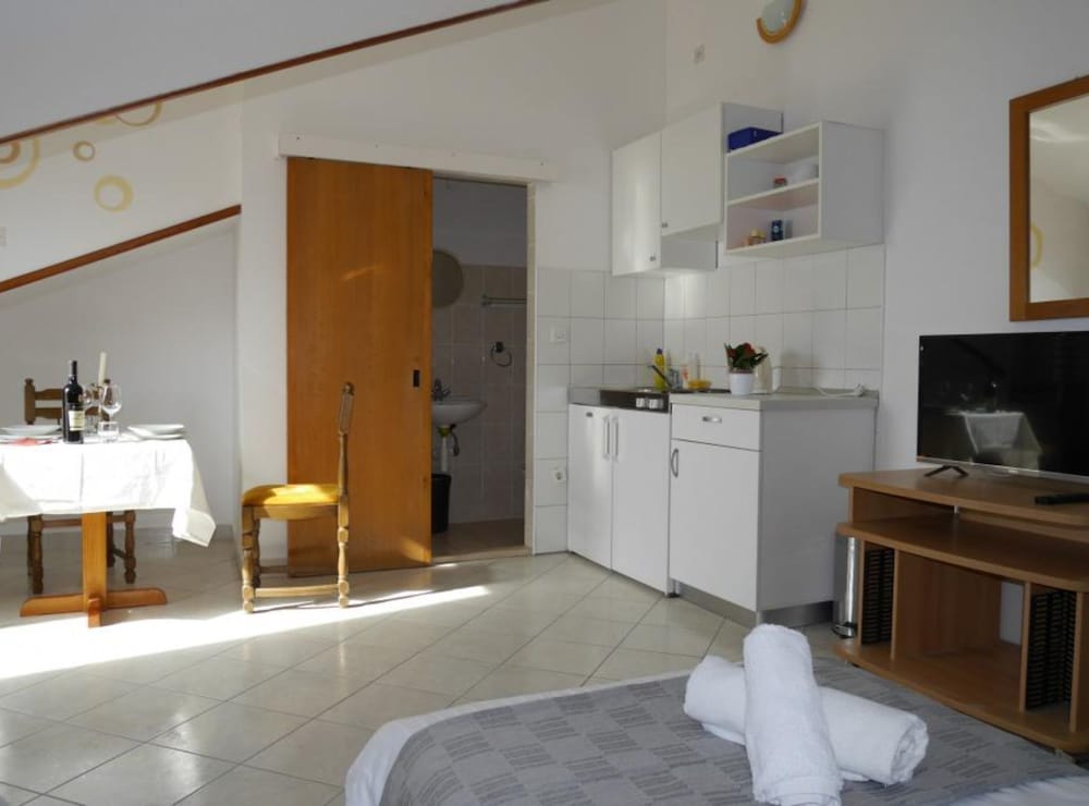 Dugi Rat Seaside Apartments