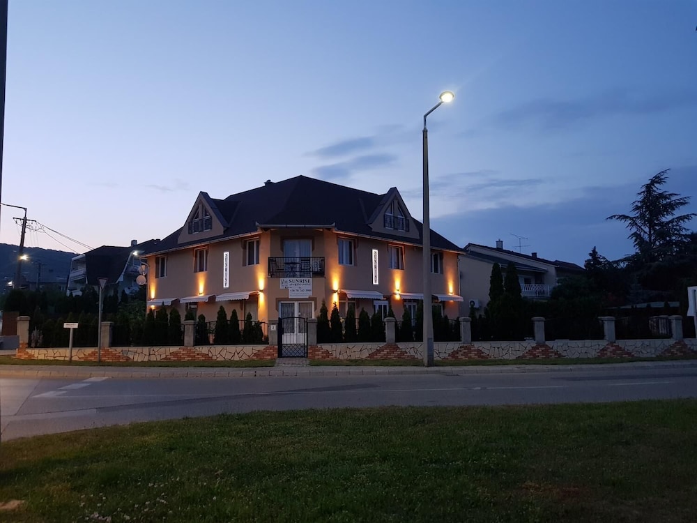 Sunrise Apartmanház