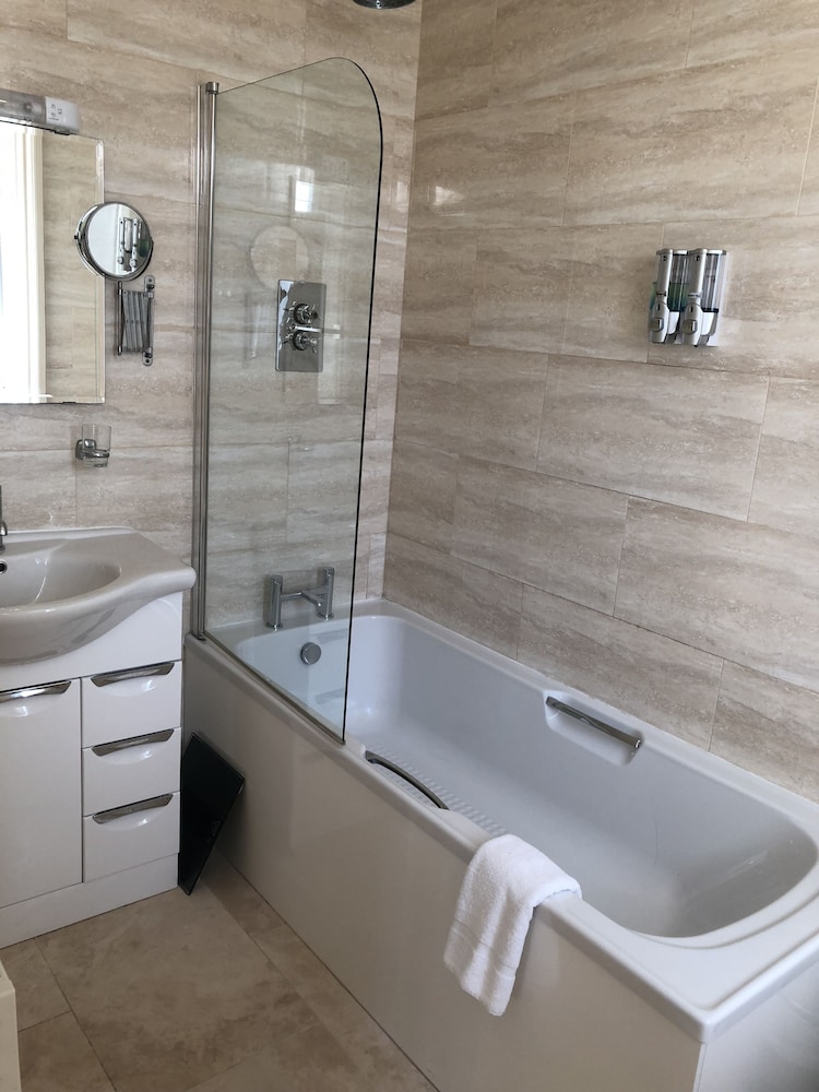 Horley Vacations - Gatwick Inn Hotel - Property Image 6