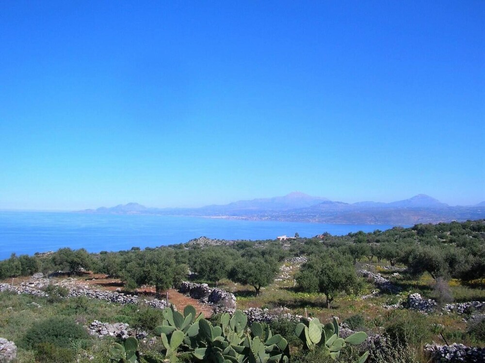 Kefalas nr Almyrida sea View Cottage view 4
