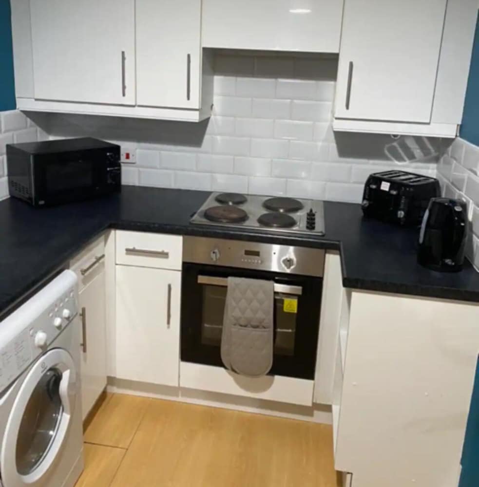 Beautiful 2-bed Apartment in Leeds view 3