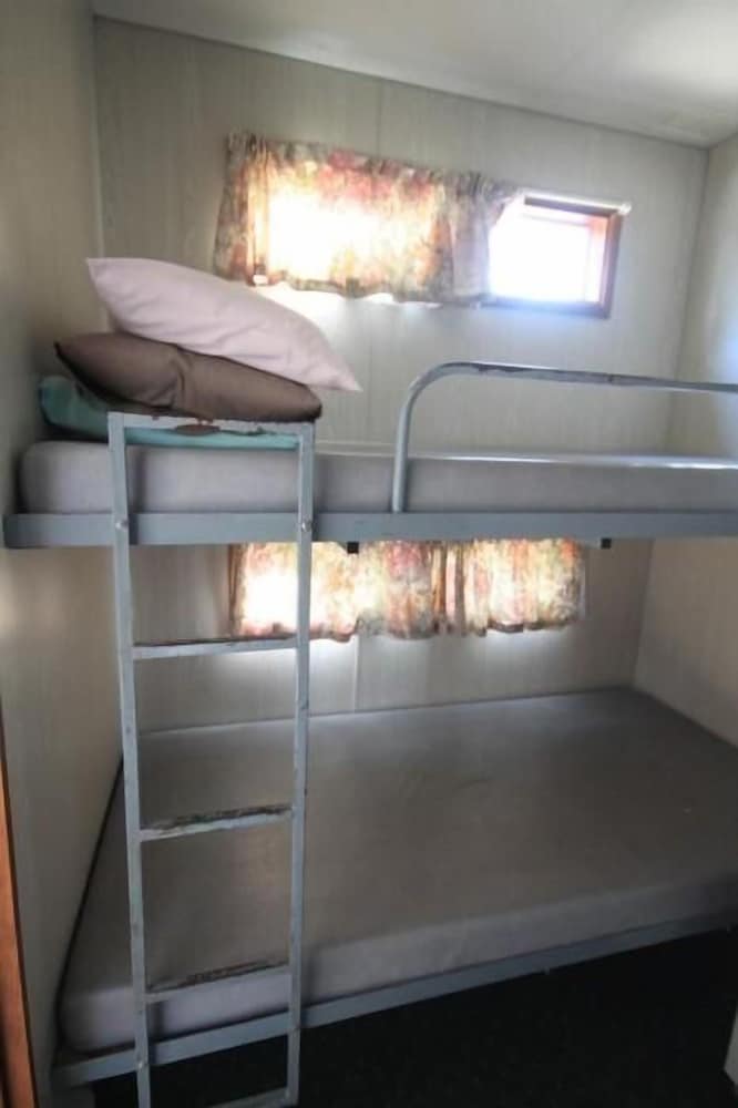 Lakes Caravilla Caravan Park