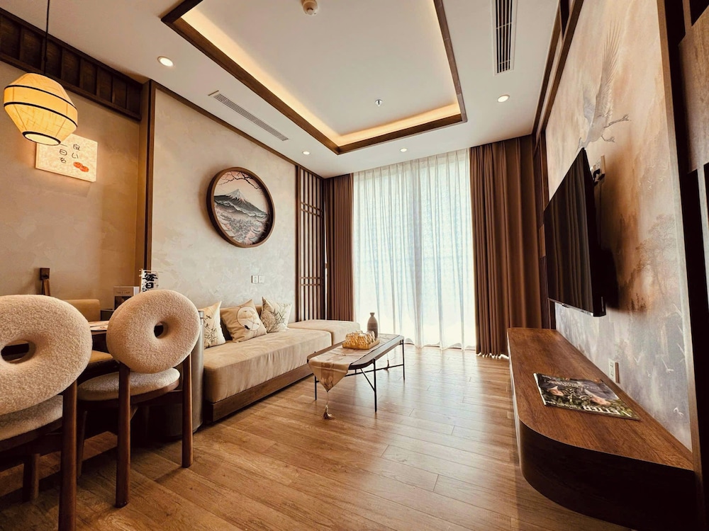 Sakura Homestay - Landmark Ecopark