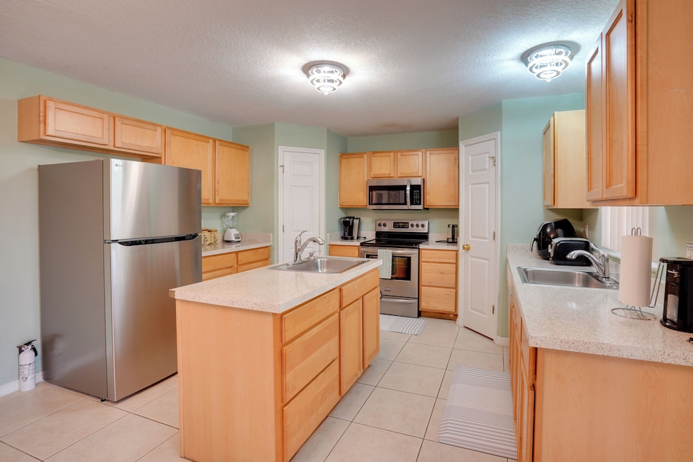 Family Gem in Port St Lucie w/ Backyard & Pool!