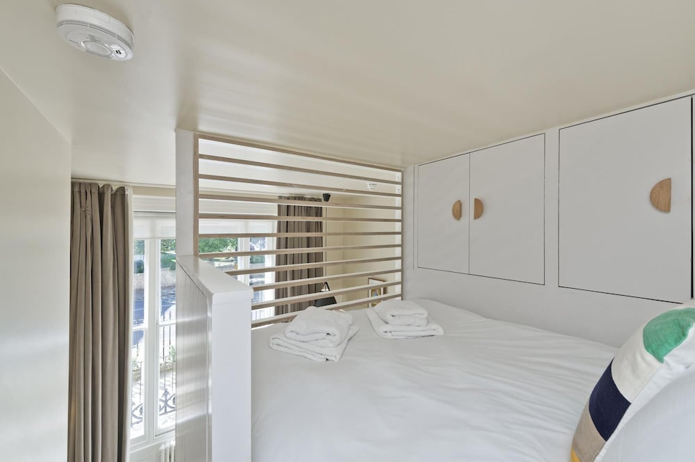Chic Mezzanine Studio in Historic Camden Terrace