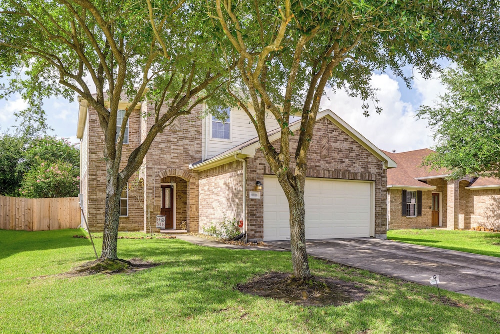 Fish & Hike: Pet-friendly Humble Home w/ Yard