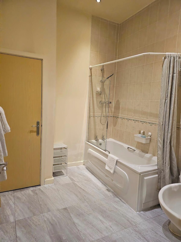 Apartment - Free Parking & Near Hospital