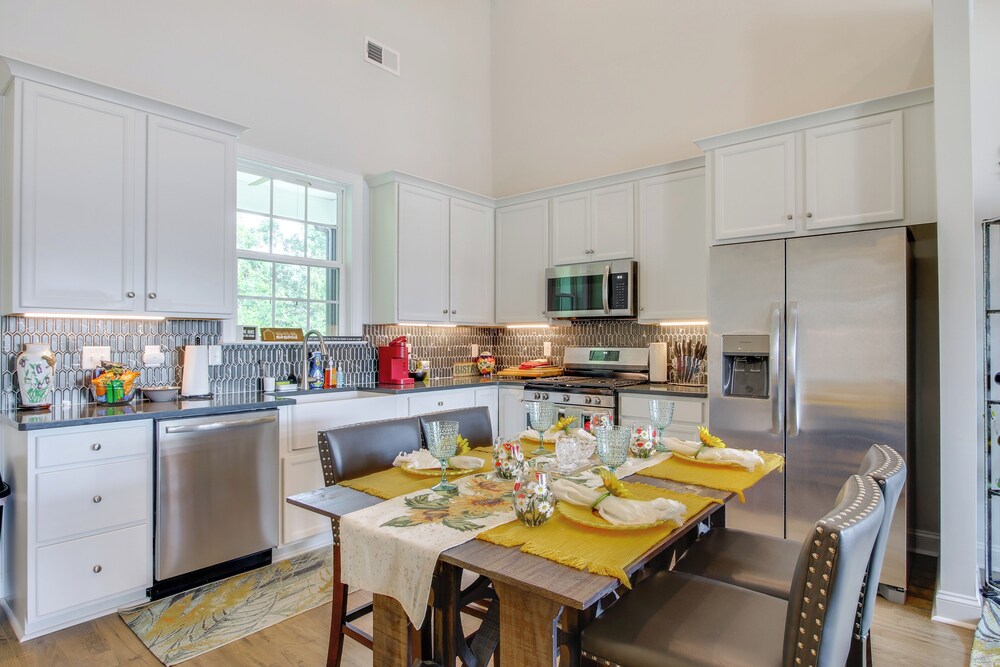 Walk to Marina: Lake Greenwood Retreat w/ Hot Tub