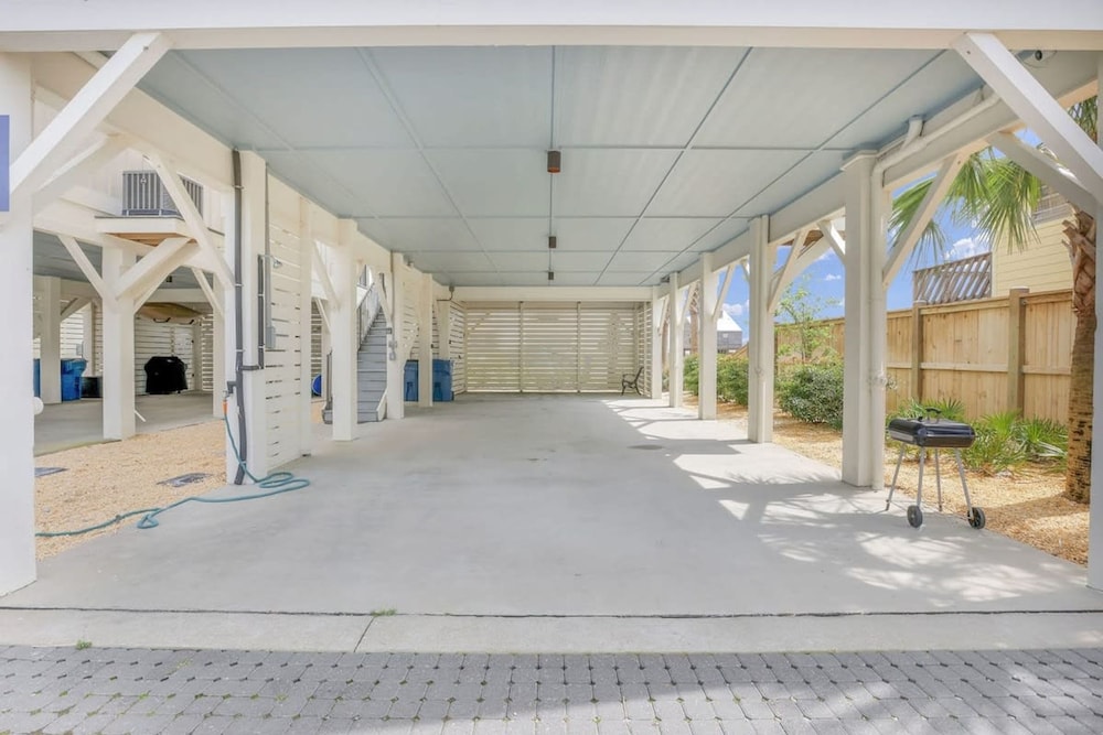 Porpoise-full Life Spacious Beach Home w Pool