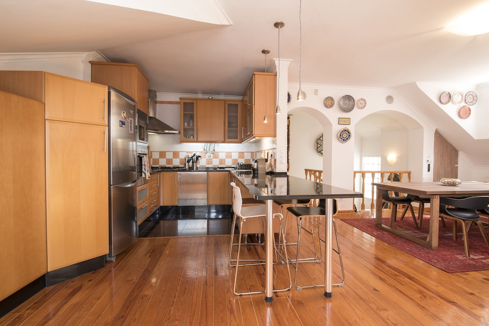Grand Parliment Duplex by Homing