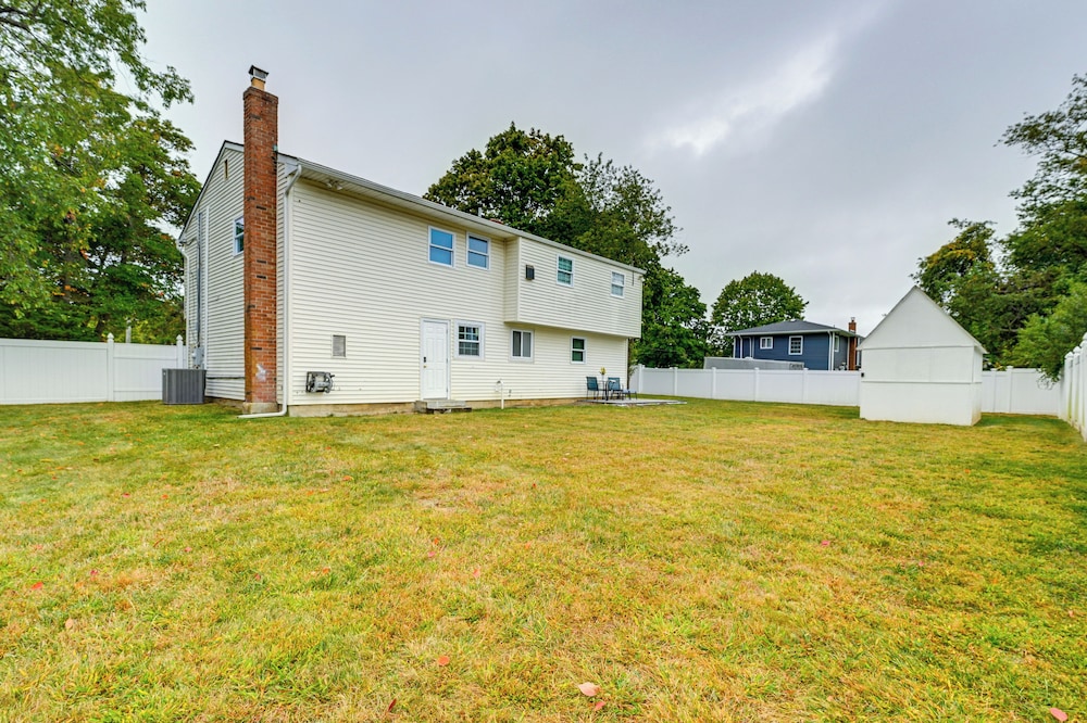Bay Shore Vacation Rental w/ Shared Yard! view 2