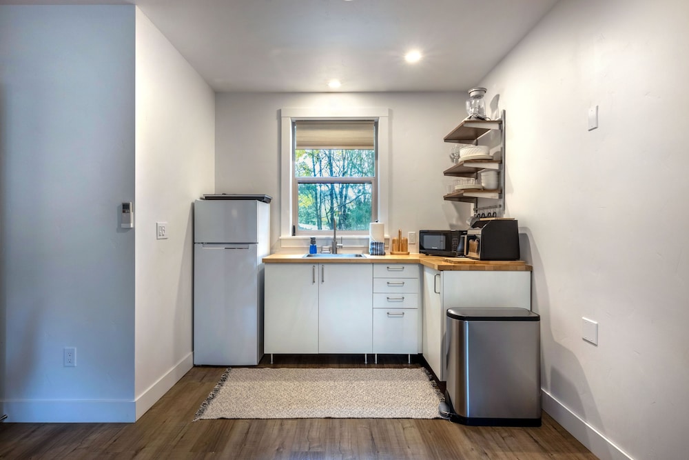 Evergreen Retreat Ab 30 Night Minimum 4 Bedroom Home