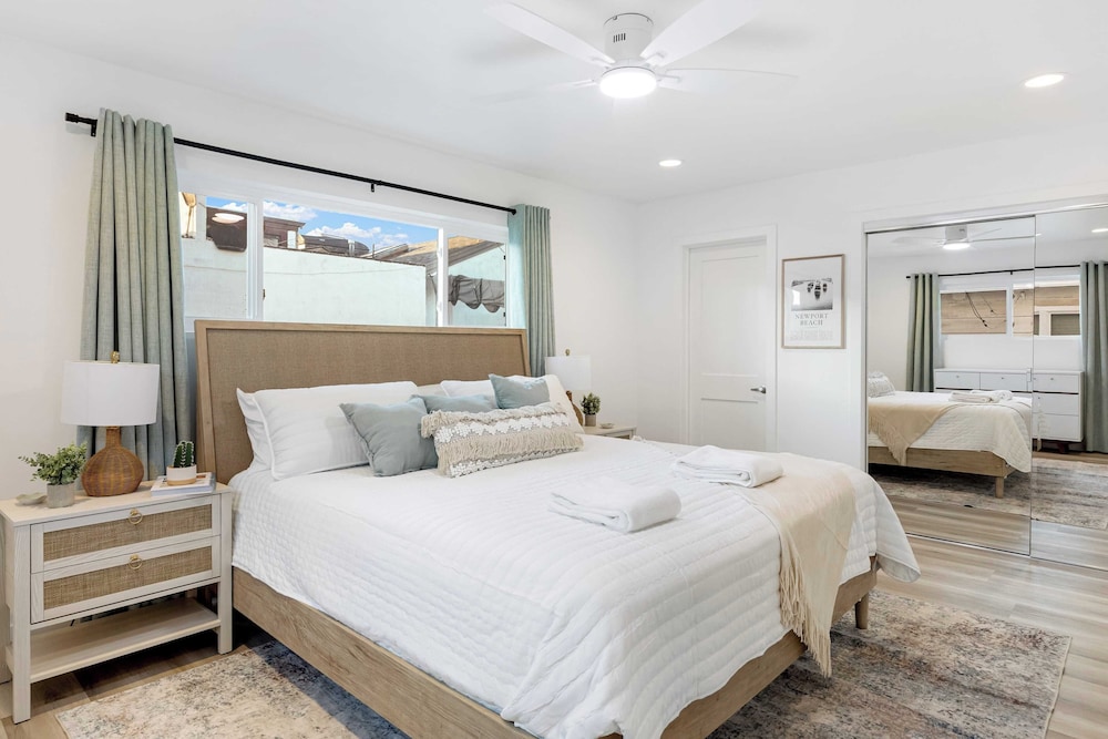 Steps From the Sand/boardwalk Outdoor Dining, Parking, and Patio in Newport