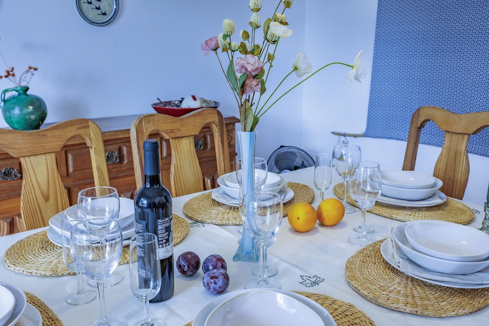 Muxima in Quelfes With 3 Bedrooms and 2 Bathrooms