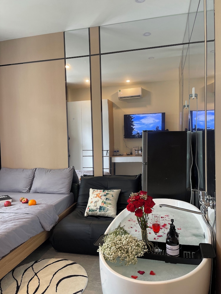 Unite StayCation Le Van Sy