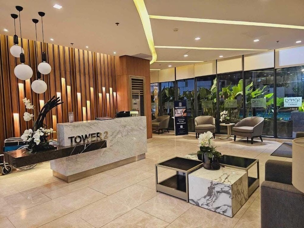 Cozy Retreat w/Balcony Near SM Mall/NAIA Airport