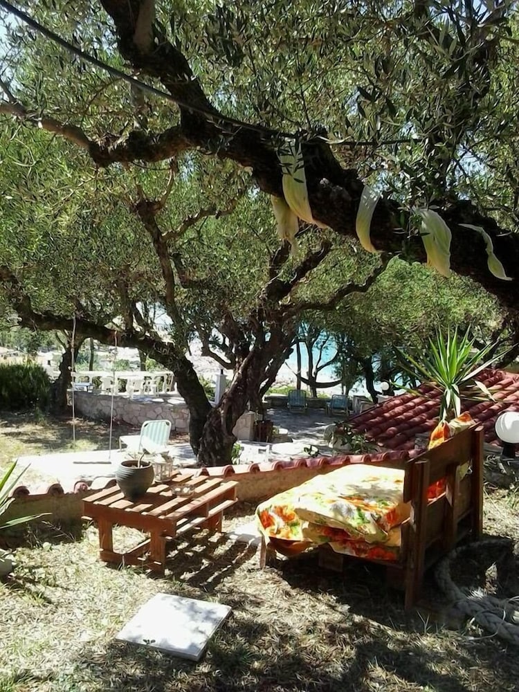Sofos Apartments