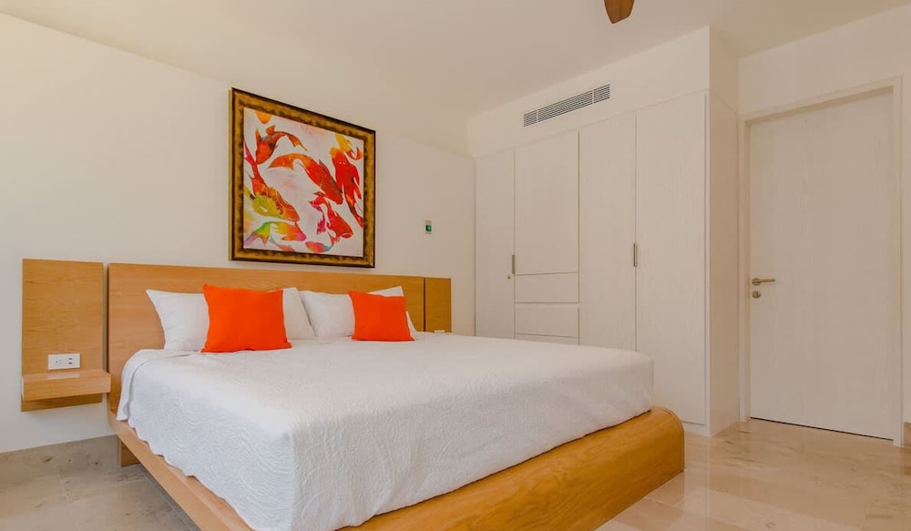 2 Br Steps Away From the Beach Heated Pool