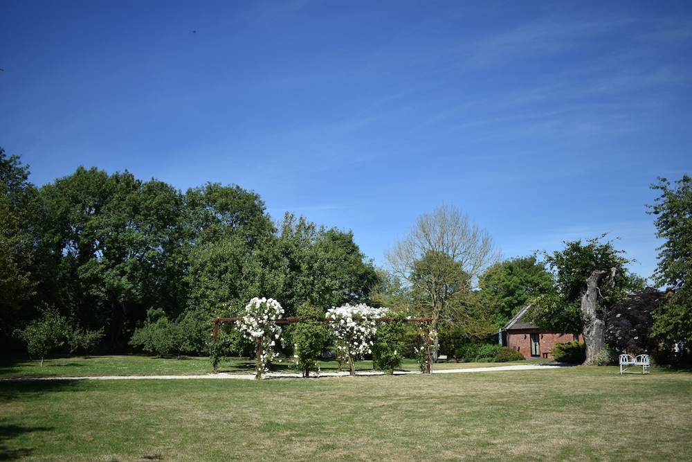 At the Farmhouse Hunters Hall
