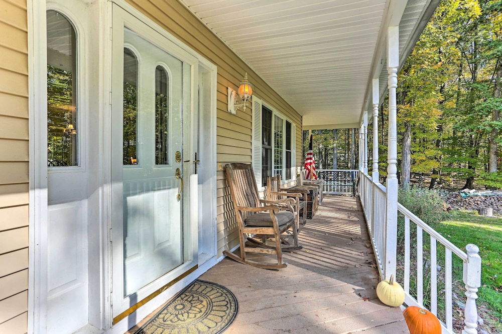 Pet-friendly Grand Pine Bush Retreat on 2 Acres! - Property Image 15