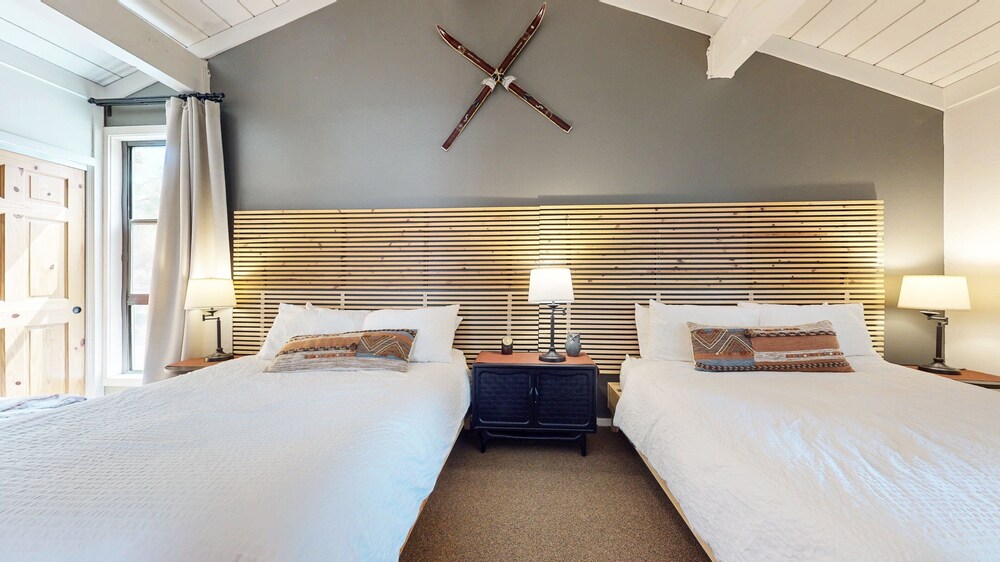 Villa De Los Pinos #09 3 Bedroom Condo